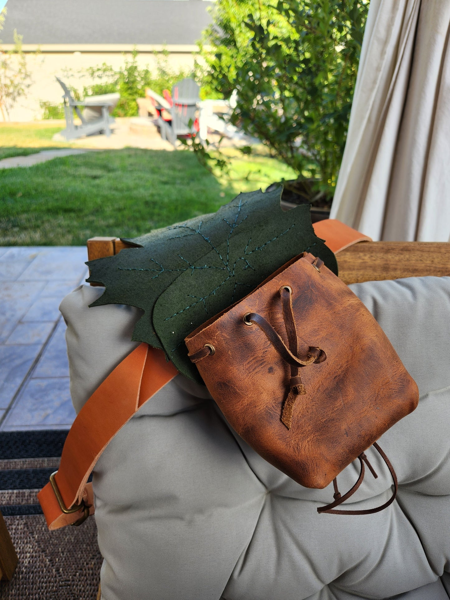 Small Maple Leaf Bag Pattern Tutorial - Hip Bag - Belt Body Purse - Fairy purse, Druid Bag, Perfect for comiccon costume, renfaire cosplay - Simple Good Leather