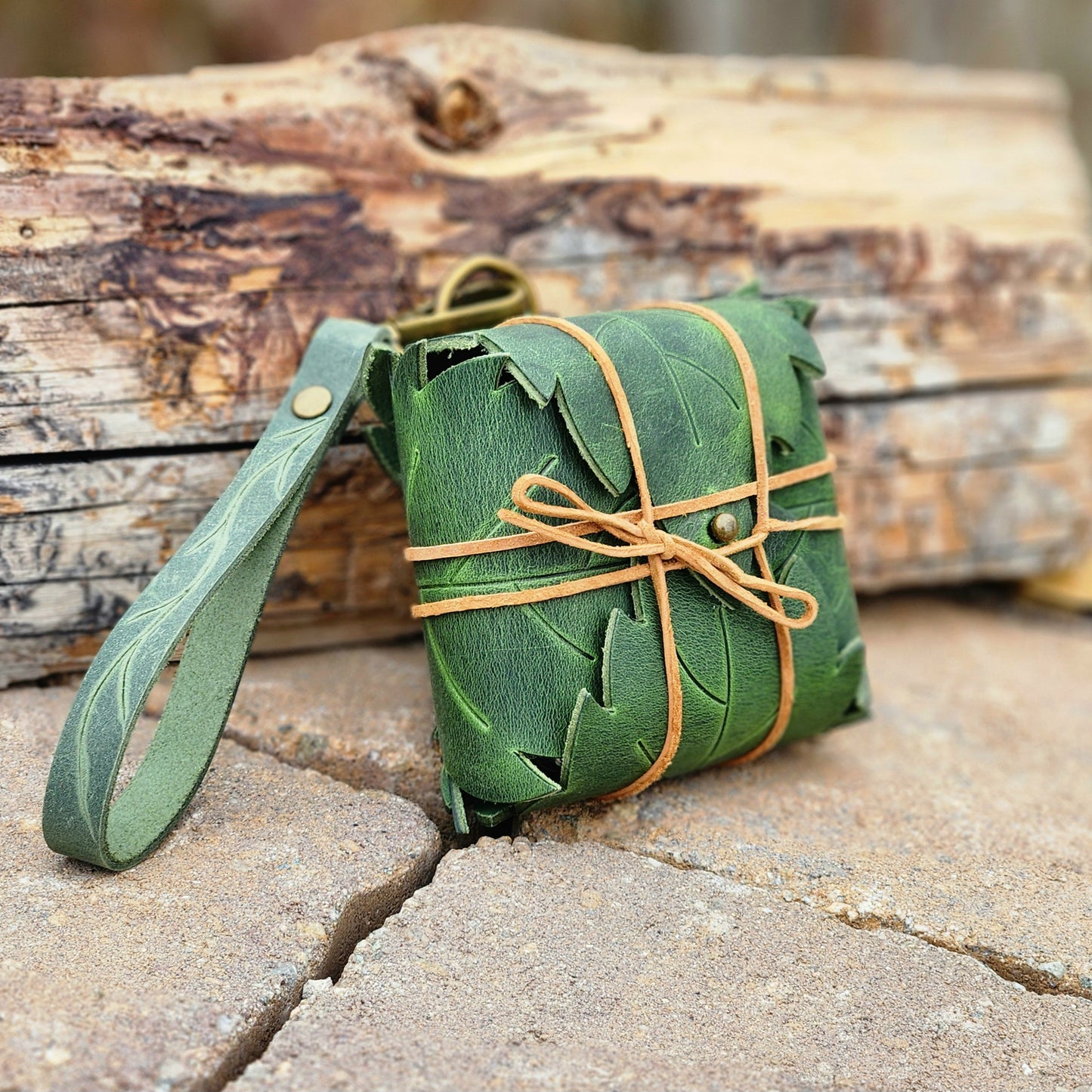 Leaf Pouch for Lembas Bread - Fairy Leaf Wrap Pattern Tutorial - DIY Leather leaf wrapper - Fairy Food pouch - Simple Good Leather