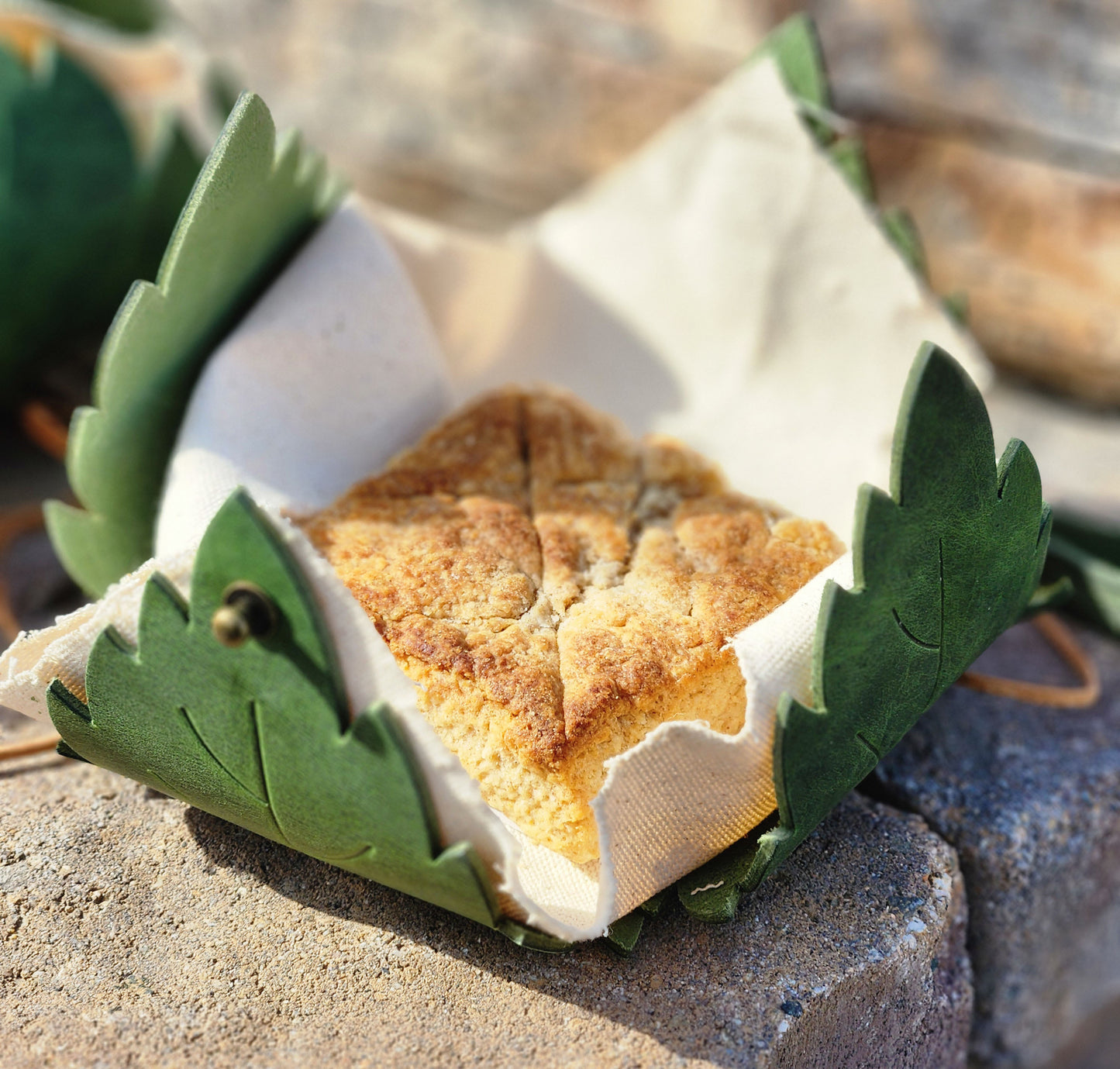 Leaf Pouch for Lembas Bread - Fairy Leaf Wrap Pattern Tutorial - DIY Leather leaf wrapper - Fairy Food pouch - Simple Good Leather