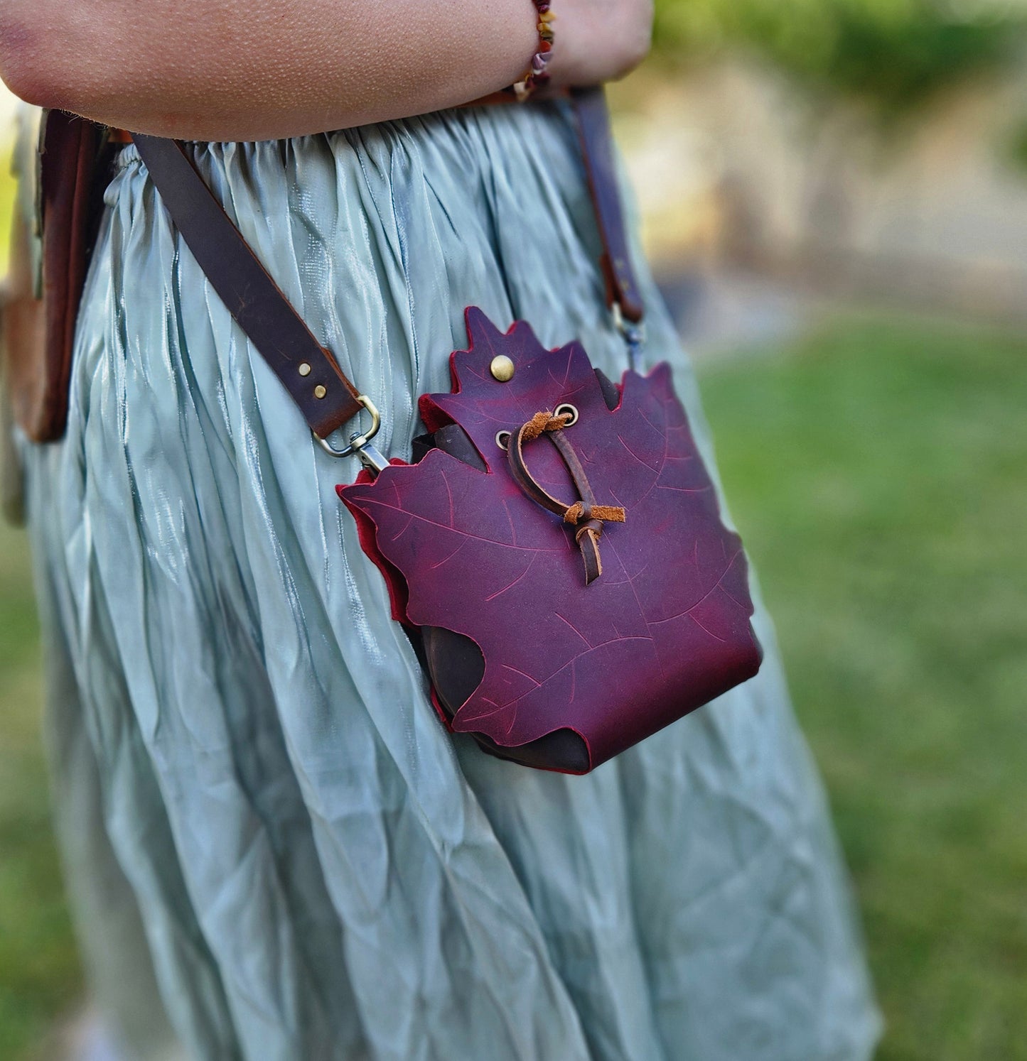 Fairy Leaf Purse - Leather pouch pattern - DIY PDF with Maple & Simple Leaf Designs - Fantasy drawstring bag for Elves, DnD, LARP, Cosplay - Simple Good Leather