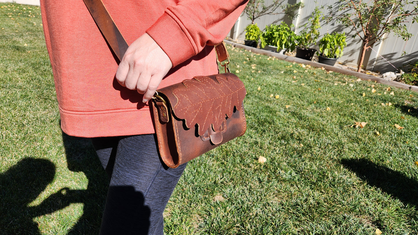 Oak Leaf Purse Pattern with free bonus version - DIY Cross Body Purse - a playfully subtle Autumn purse