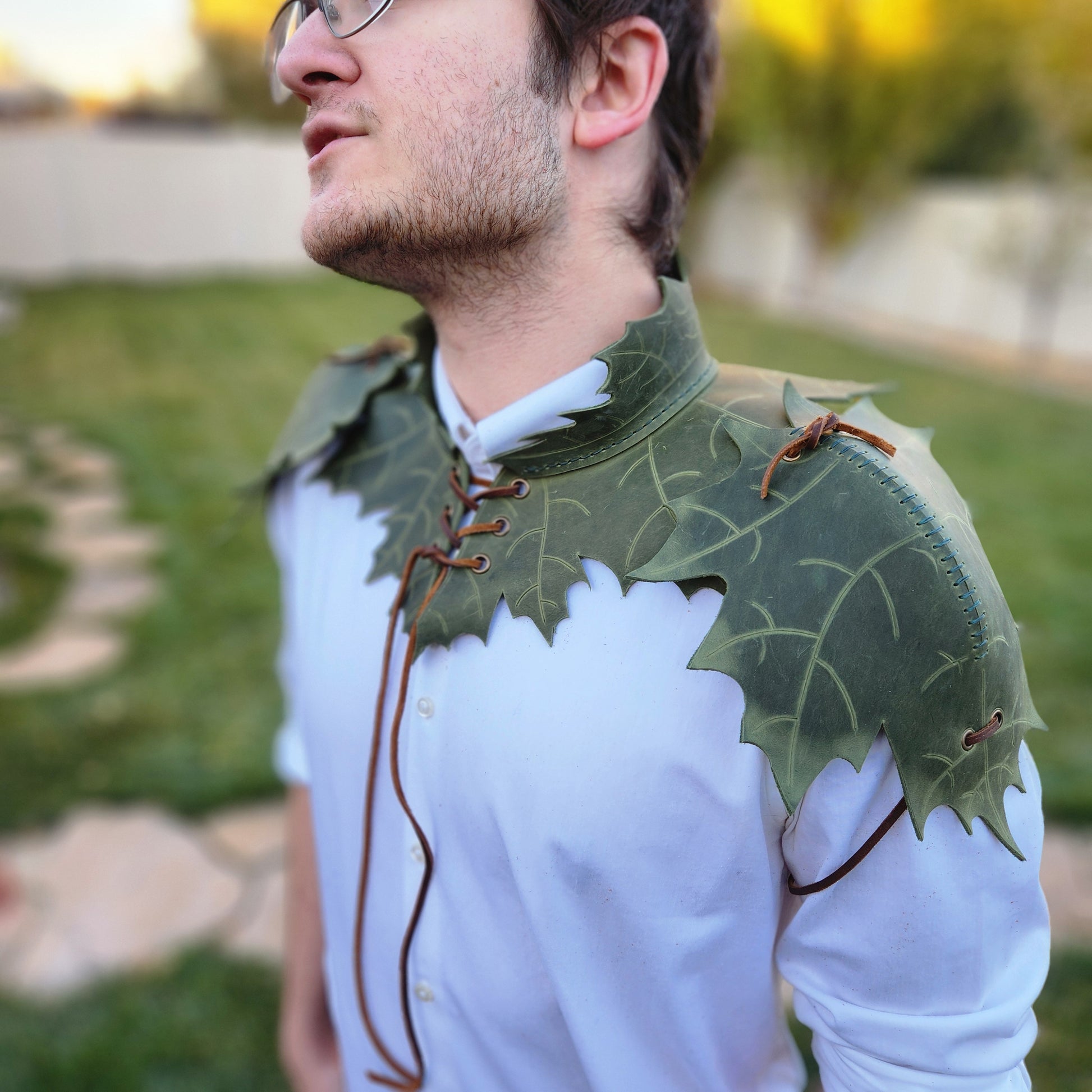 Fairy Leaf Neck and Shoulder Armor - 3 Sizes included in the pattern - DIY PDF Patterns and Video Tutorial - Maple leaf Elf Fae Cosplay LARP - Simple Good Leather