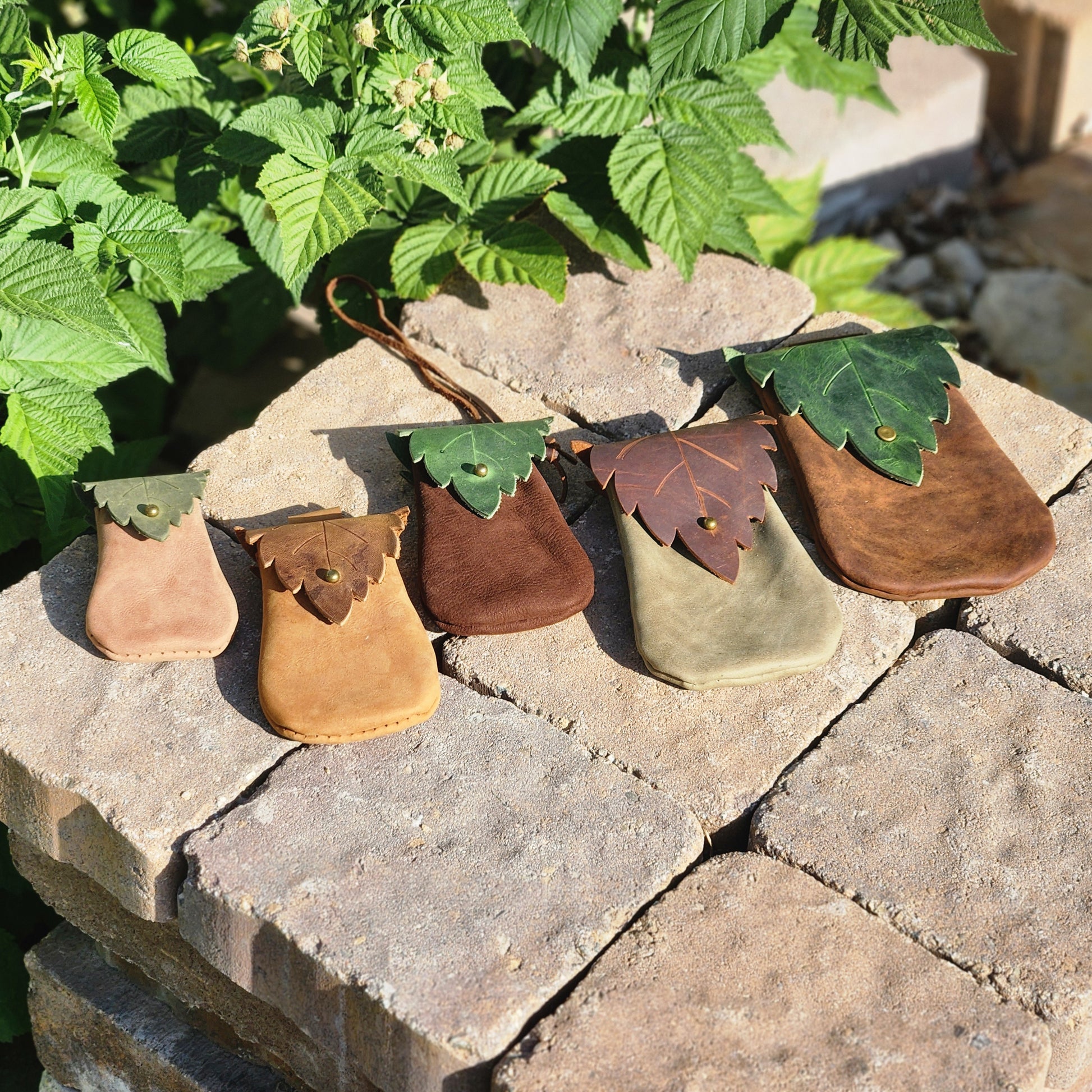 Fairy Leaf Pouch Pattern Bundle – 4 Sizes DIY Leather PDF | Forest Elf, Druid, or Fae Belt Pouch for Cosplay, LARP, or Renaissance Faire - Simple Good Leather
