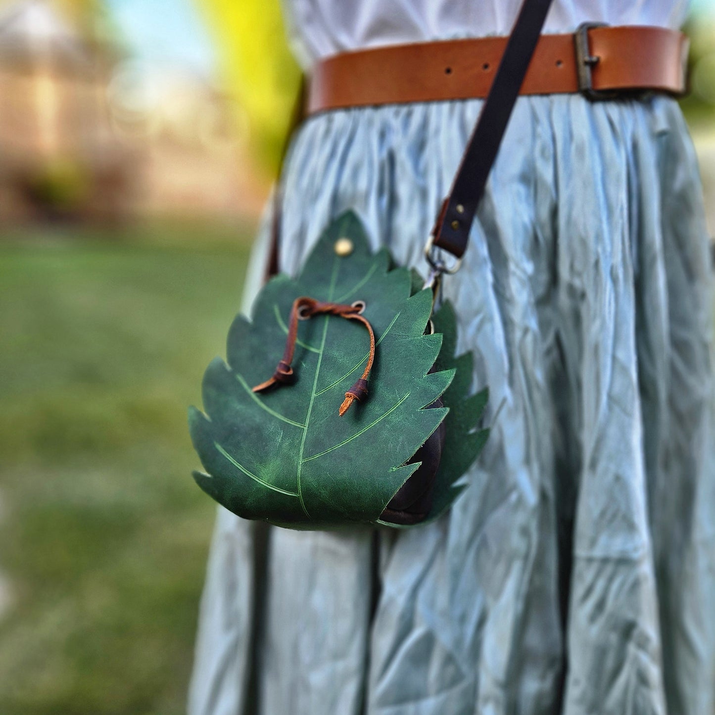 Fairy Leaf Purse - Leather pouch pattern - DIY PDF with Maple & Simple Leaf Designs - Fantasy drawstring bag for Elves, DnD, LARP, Cosplay - Simple Good Leather