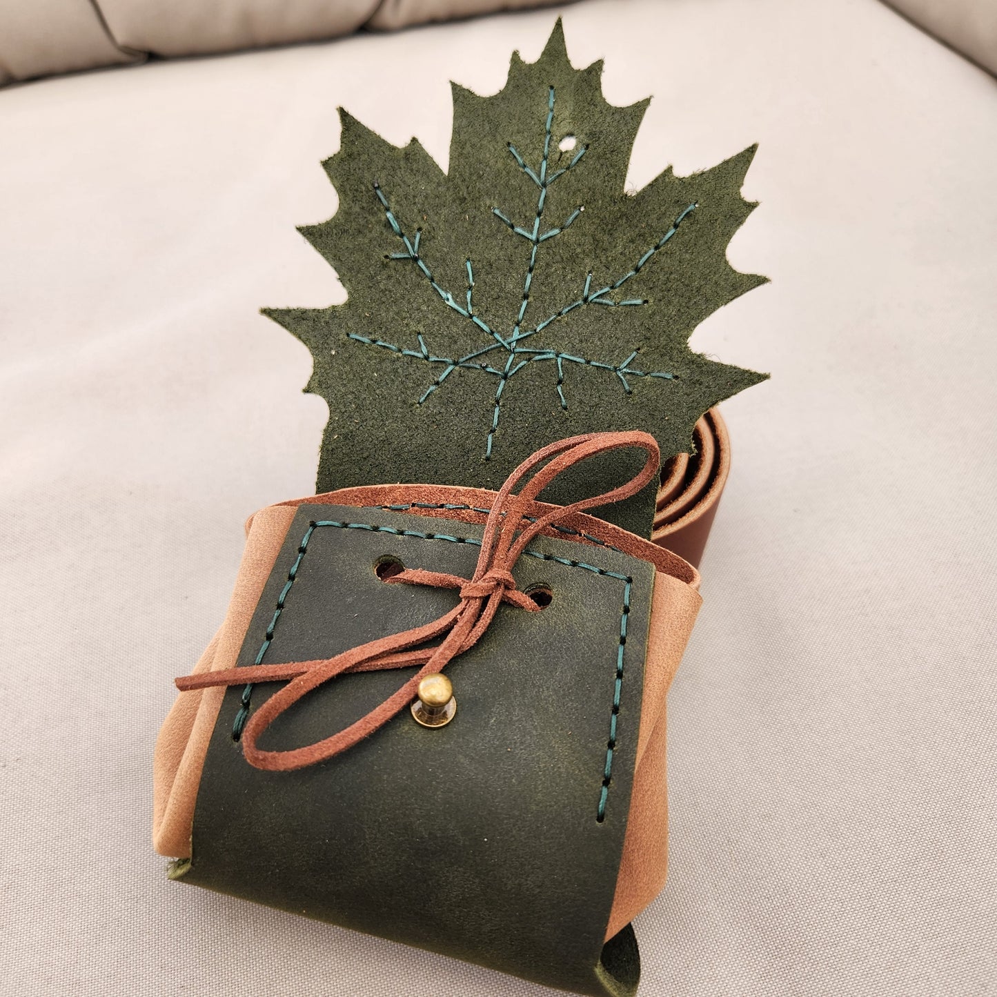 Original Maple Leaf Drawstring Belt Pouch Pattern Tutorial - Elven Leaf Pouch - DIY Fairy Fae pouch Druid Bag for comiccon, costume, cosplay - Simple Good Leather