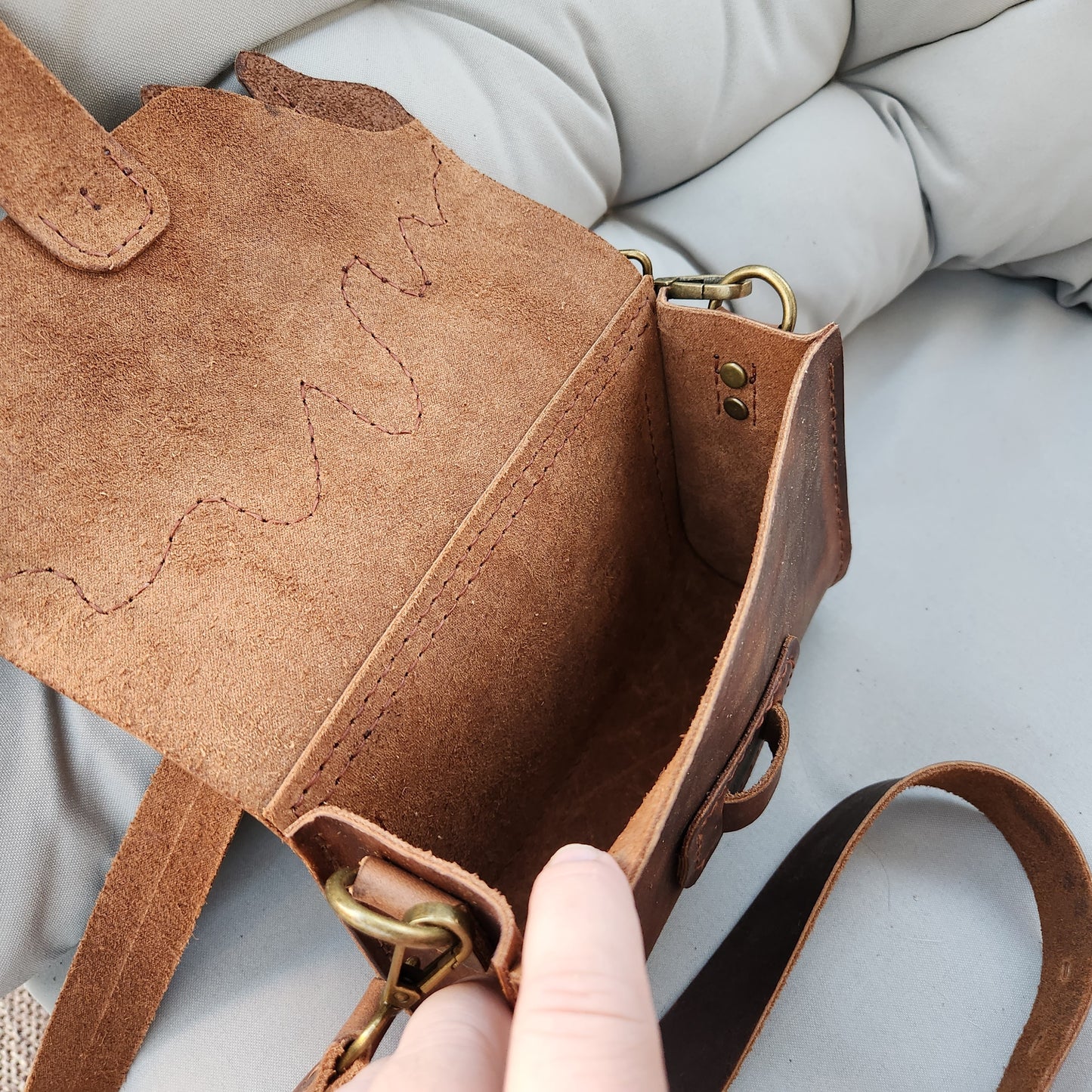 Oak Leaf Purse Pattern and Tutorial with free bonus version - DIY Cross Body Purse PDF Pattern  - a playfully subtle Autumn purse - Simple Good Leather